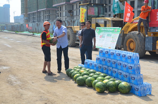 爱游戏最新官网-爱游戏(中国)
开展夏季送清凉慰问市政工程一线活动